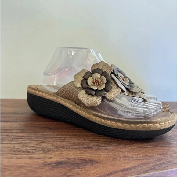 Clark Artisan Sz 9.5 Beaded Floral Metallic Platform Sandals Thongs Boho Femme - Picture 5 of 15